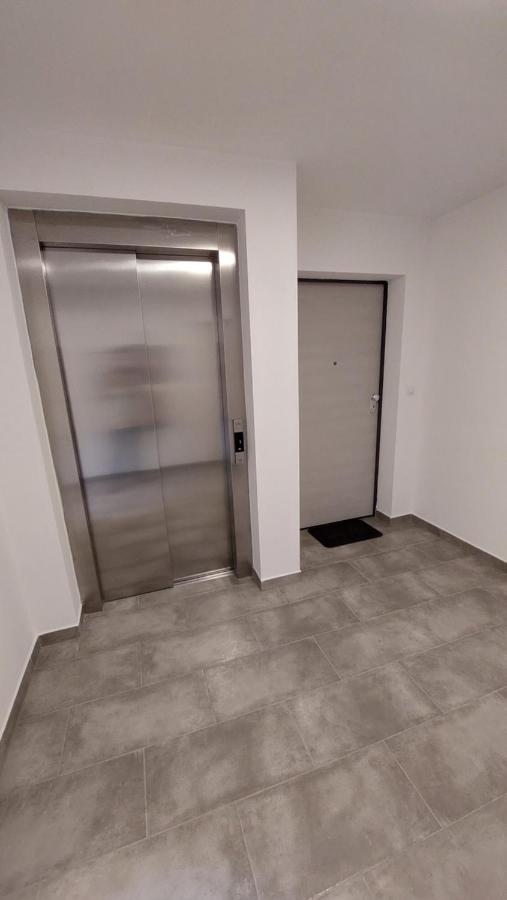 Apartment Leona, *